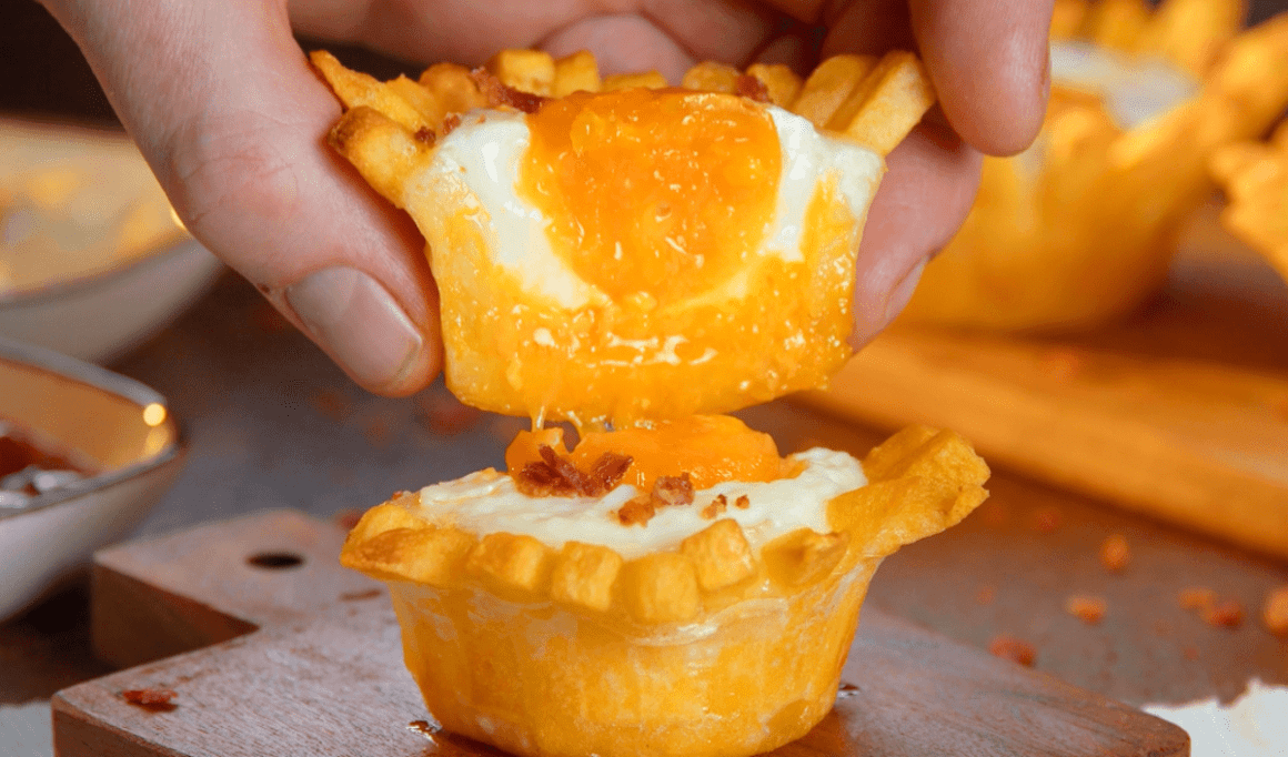 Pommes-Muffin mit Ei und Käse