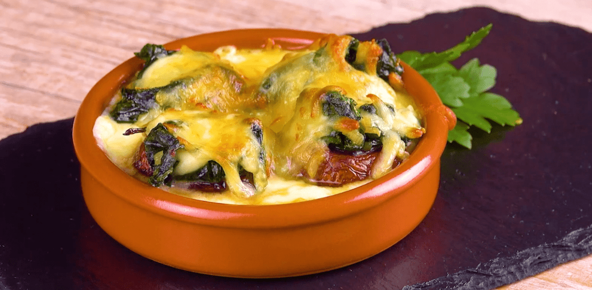 Gratinierte Champignons mit Spinatfüllung