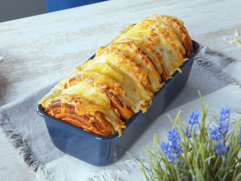 Tortitas Croque-Monsieur gratinadas en un molde.